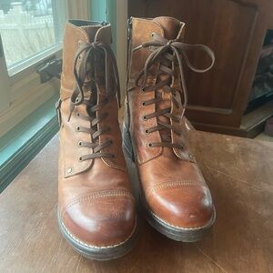 NWOT Taos Crave boot brown size 41 , 9-9.5